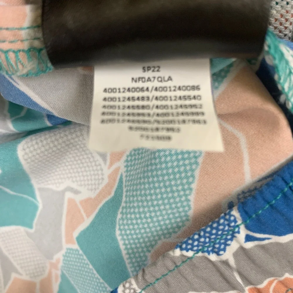 The North Face Mens Class V Belted Shorts Multicolor Topo Print NF0A7QLA Size M‎